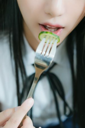 卡通动漫制服丝袜亚洲图片_国产剧电影完整版